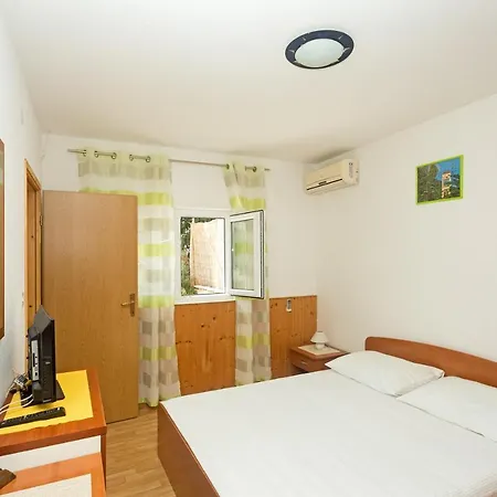 Апартаменти Julija Хвар