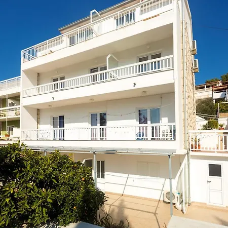 Апартаменти Julija *